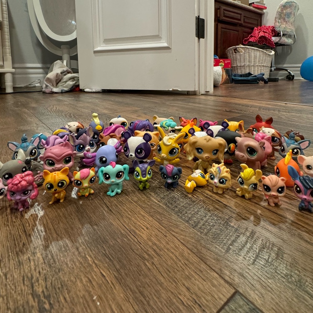 40+ littlest pet shop!